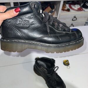 Dr. Martens black leather Grizzly lace up vintage 90s Y2K size 7